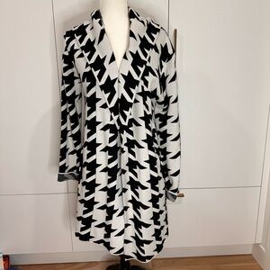 Veste noire et blanche Frank Lyman à capuche